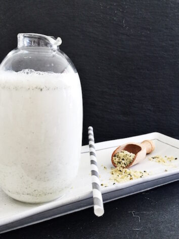 Easy Hemp Mylk - only 3 ingredients and ready in 5 minutes, now soaking needed. Easy and GOOD! #plantbased #vegan #dairyfree #hempseeds //liveandtaste.com