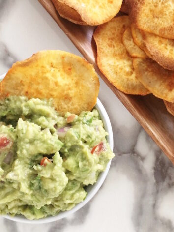 Lovely guacamole dip recipe with crispy sweet potato chips. Yummy!