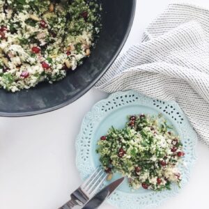 Broccoli Cauliflower Parsnip Tabbouleh. This raw salad is so good and made with only a few ingredients. The pomegranate gives a lovely sweet touch. Try it out. #raw #vegan #vegetarian #dairyfree www.liveandtaste.com