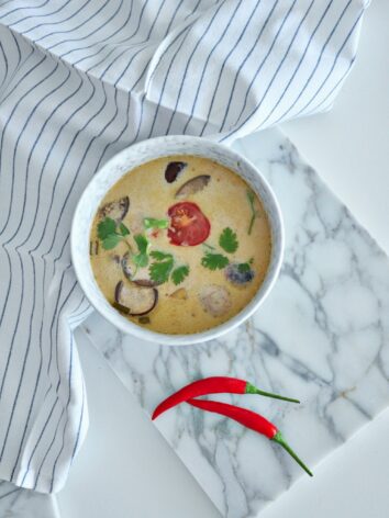 Easy Thai coconut soup recipe, full of flavour !