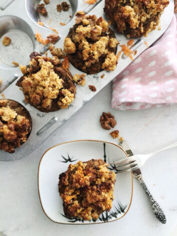 Carrot Cake Muffins. Lovely soft and rich muffins, no refined sugar, completely vegan and low in gluten. So rich and yummy. www.liveandtaste.com