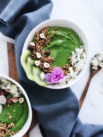 Delicious green smoothie bowl