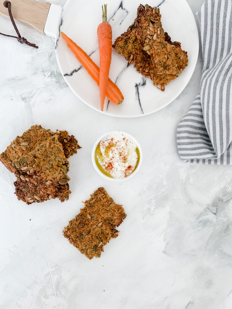 Healthy carrot crackers, 8 ingredients and gluten free