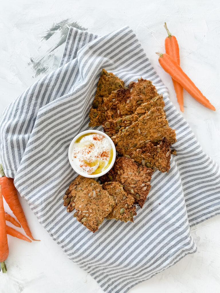 Healthy carrot crackers, 8 ingredients and gluten free