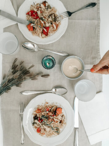 Delicious bulgur salad with roasted vegetables and a tahini dressing