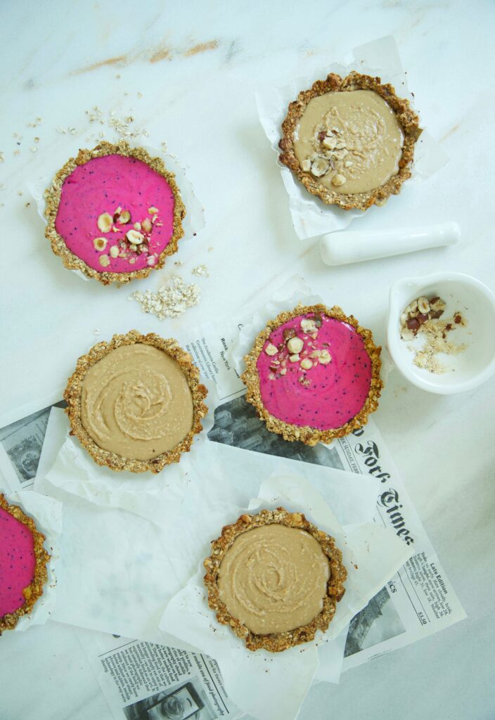 Baked granola tarts with delicious peanut filling and pitaya.