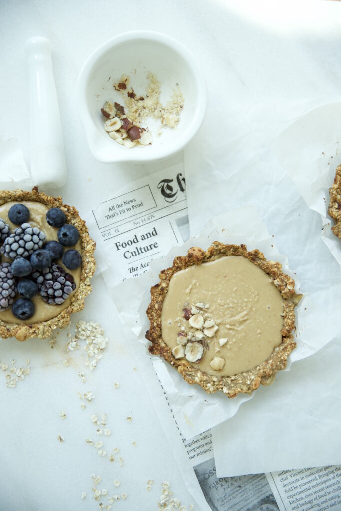 Baked granola tarts filled with peanut butter and delicious fruits.