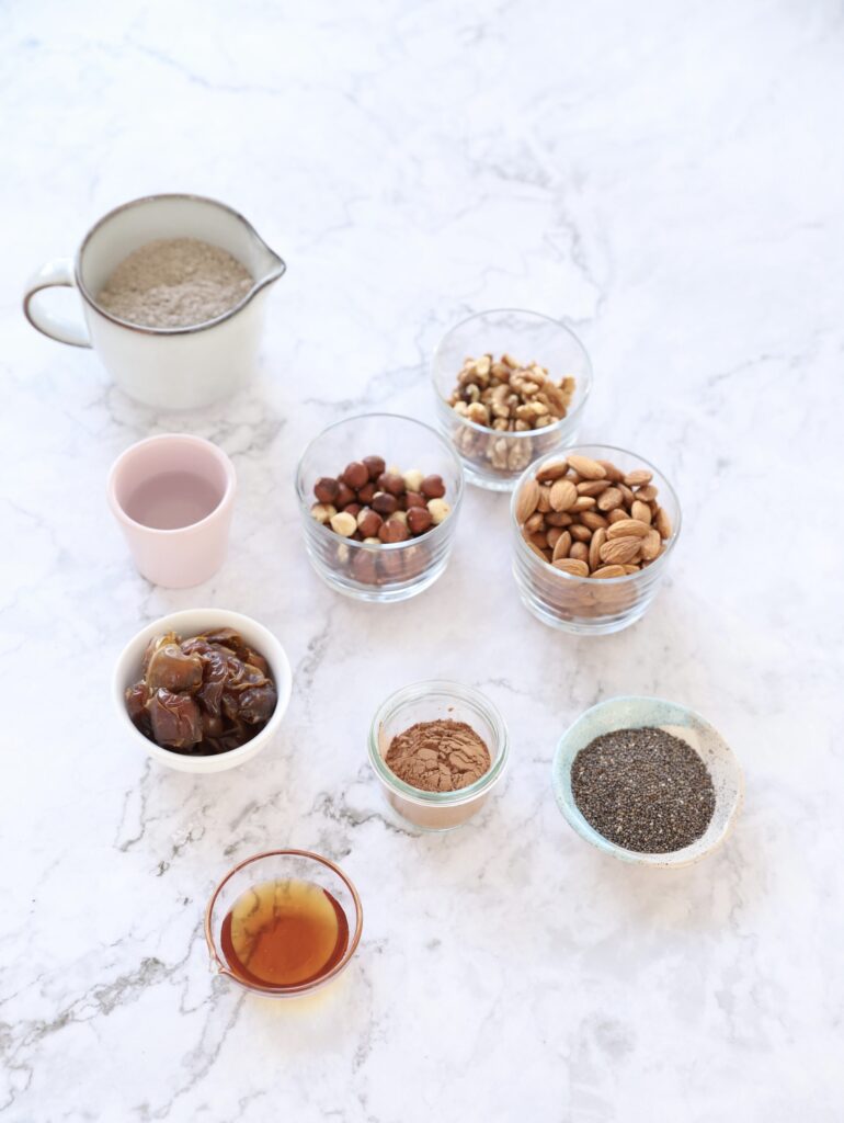 Raw cacao crunchy cookies with chia seeds and egg free