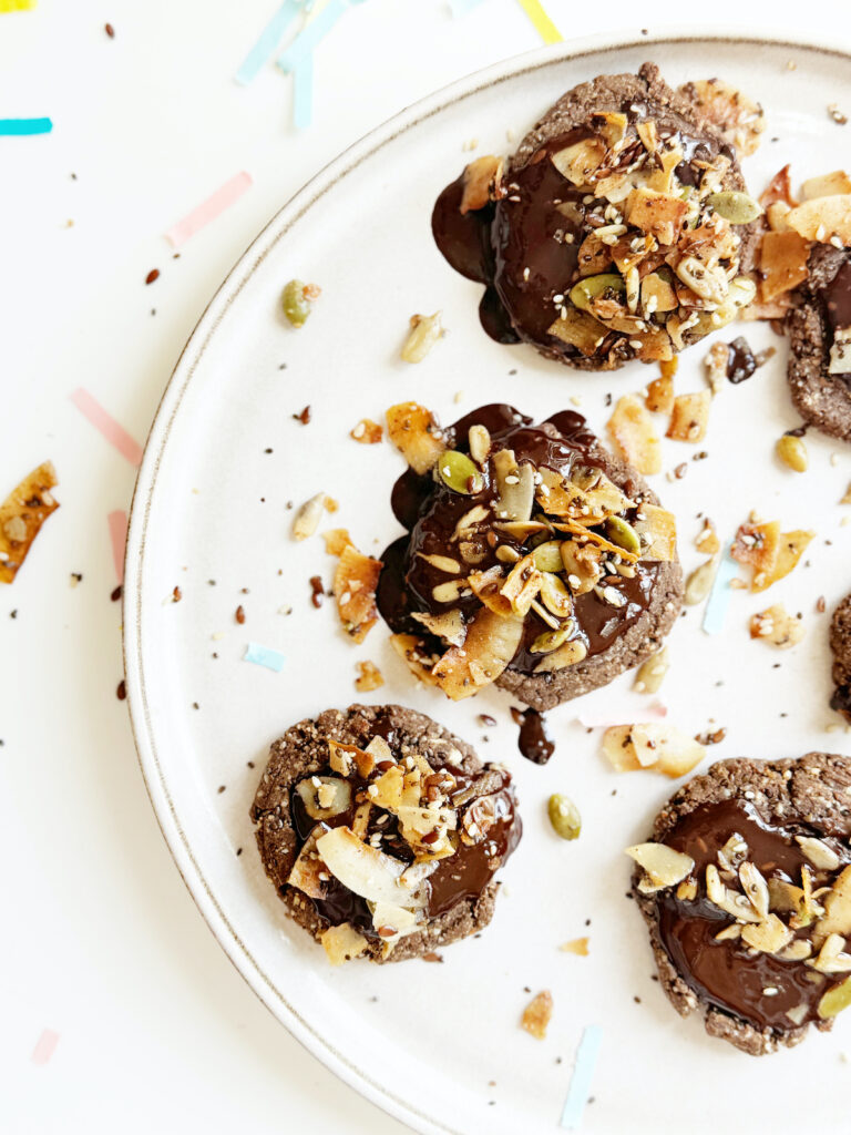 Raw cacao crunchy cookies with chia seeds and egg free